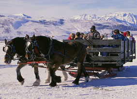 Visitors on a sleigh ride at National Elk Refuge. Credit: John and Karen Hollingsworth / USFWS