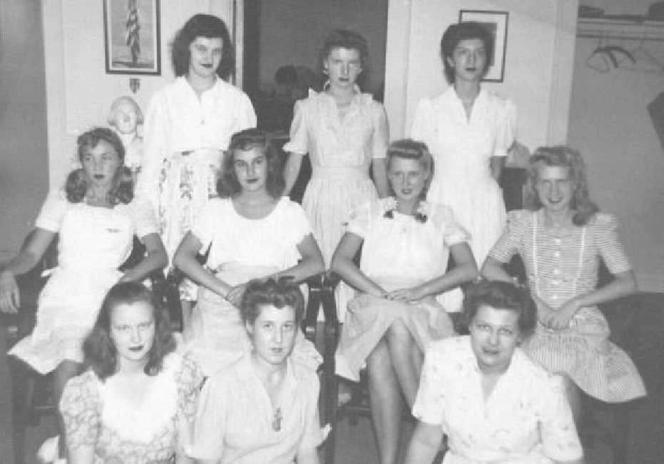 Photo 2 of 2 - GAO's Claims Division clerks, 1943