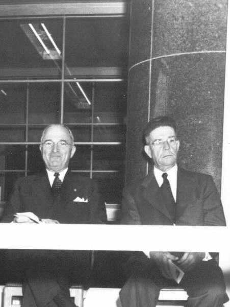Photo - President Truman and Comptroller General Warren