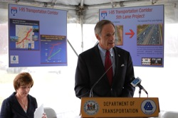 Senator Carper celebrates the expansion of I-95