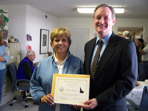 Senator Crapo honors Dolores Larsen with the Spirit of Idaho, April 4, 2006