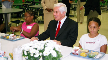 Lugar Seeks Expansion of Summer Feeding Program in Indiana