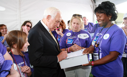 Senator Lautenberg signs his name to a pledge to push the federal government to do more for cancer research. Lautenberg is seen here meeting with the NJ delegation who were in Washington, D.C. to participate in the American Cancer Society’s Cancer Action Network’s Celebration on the Hill. (September 20, 2006)