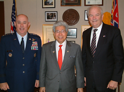 Senator Akaka with Air Force Chief of Staff General T. Michael Mosley and Air Force Secretary Michael Wynne.