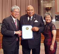 Senator Akaka congratulates Jefferson Awards for Public Service recipient, Basilio Fuertes, and his wife Mildred.  Fuertes, who is from Kauai, is one of five top volunteers from Hawaii recognized with the national award.