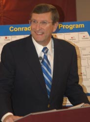 Senator Conrad announces passage of the Conrad 30 program at MeritCare in Fargo.