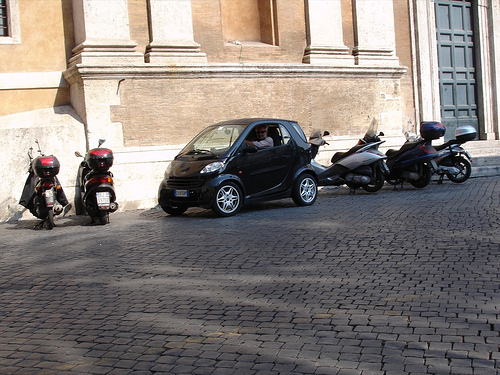 Smart Car Parallel Park Photo