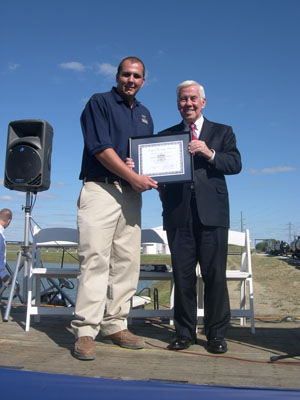 Senator Lugar presenting the Lugar Energy Patriot to Jay Berry.