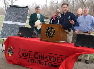 Cape Girardeau, MO, March 27, 2008 -- FEMA Administrator David Paulison and Lieutenant Governor Kinder field questions from the media following a ...