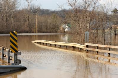 Fenton, MO, March 23, 2008 -- Neighborhoods throughout the area remain flooded.

Jocelyn Augustino/FEMA