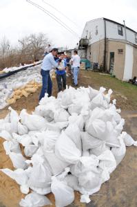 Fenton, MO, March 21, 2008 -- Local residents and area volunteers band together to fill sand bags and stack them next to businesses and property n...