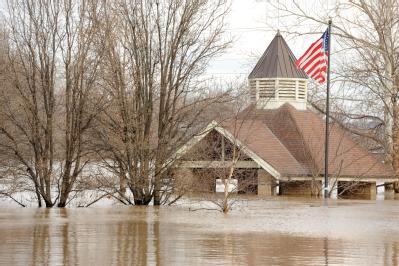 Fenton, MO, 03/23/2008 -- Neighborhoods throughout the area remain flooded.

Jocelyn Augustino/FEMA