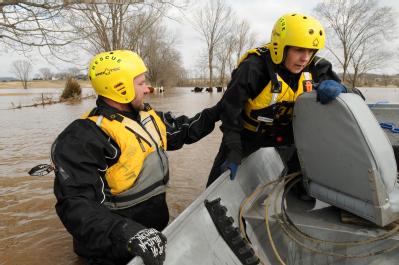 Eureka, MO, March 22, 2008 -- Members of the Missouri Emergency Response Service team, a non-profit that does large animal rescues, along with the...