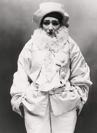 Felix Nadar’s gelatin silver print on paper of Sarah Bernhardt in Le Baiser is among the holdings of the Bowdoin College Museum of Art. The collection, which includes Old Master prints and drawings, Italian Renaissance paintings, photography, ancient Mediterranean art, and American art, received NEH support for preservation and stabilization efforts, —Bowdoin College Museum of Art, Brunswick, Maine, museum purchase