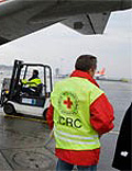 Medical supplies for Gaza being loaded onto a plane at Geneva airport.  ICRC/Thierry Gassmann