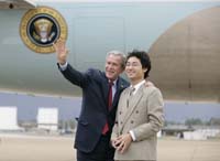 President George W. Bush presented the President’s Volunteer Service Award to Chi Zhang, 17, upon arrival in Memphis, Tennessee, on Monday, October 15, 2007.  Zhang is a volunteer with Hands on Memphis, the Multi-Cultural Learning Program, and Memphis Chinese Community Teen Volunteers.  To thank them for making a difference in the lives of others, President Bush honors a local volunteer when he travels throughout the United States.  He has met with more than 600 volunteers, like Zhang, since March 2002.