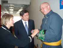  Mark Rosenwald, who just completed his service, greets President Enkhbayar and U.S. Ambassador Pamela Slutz.