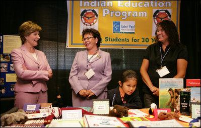 Mrs. Laura Bush meets with participants Friday, Aug. 3, 2007, at the various information and educational booths of the Saint Paul Community Partnerships Serving American Indian Youth at the Helping AmericaÕs Youth Fourth Regional Conference in St. Paul, Minn. White House photo by Chris Greenberg