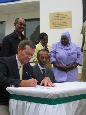 Signing the certificate turning over the Zonal Blood Center to the people of Zanzibar, Aug. 25, 2007.