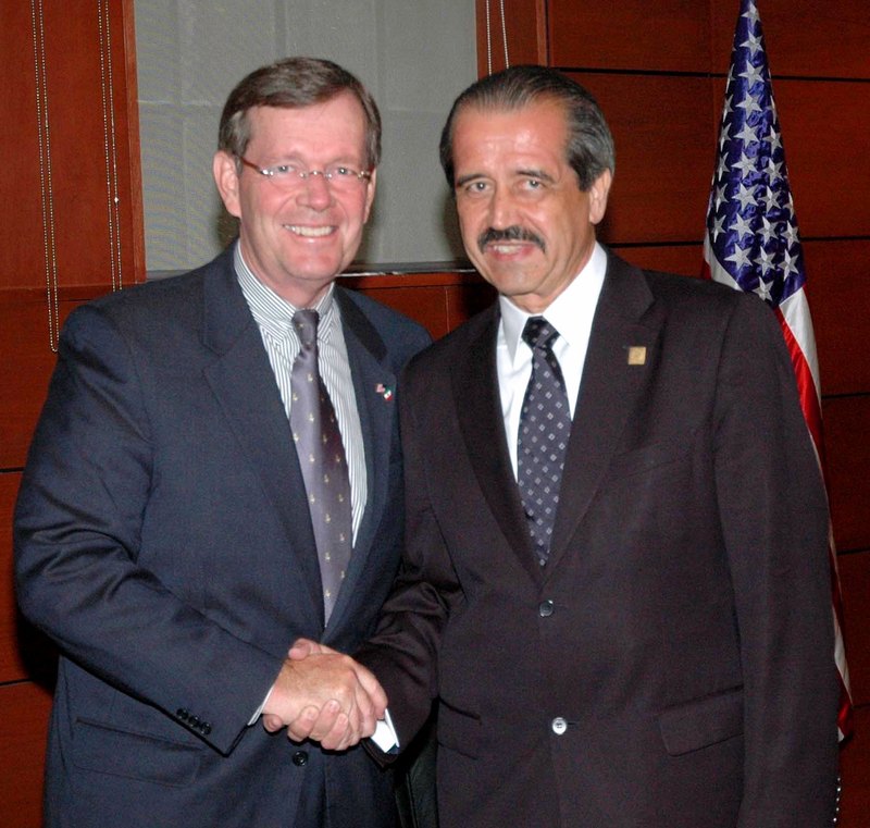 Secretary Mike Leavitt and Secretary of Health for the United Mexican States Jose Angel Cordova.