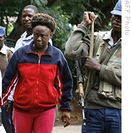 Zimbabwean human rights activist Jestina Mukoko arrives at magistrate's court in Harare, 24 Dec 2008