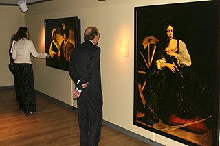 Caravaggio: una mostra impossible exhibition installation photo