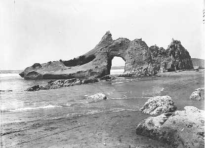 photo of seastack from 1920 