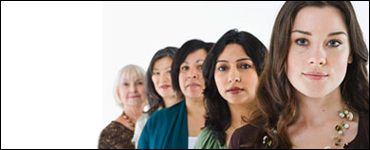 Cinco mujeres de distintas razas y edades