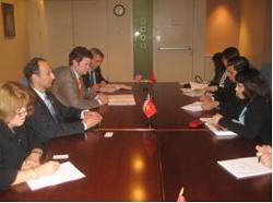 September 16, 2008 (Washington, DC) – Deputy Secretary Troy meets with the Vietnamese Vice Minister for Health, Madam Nguyen Thi Kim