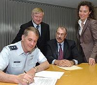 Air Force Major Gen. Ted F. Bowlds signs an agreement between Argonne and the Air Force Research Laboratory