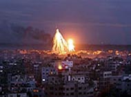 Bombas israelíes impactan Gaza (Foto AP).