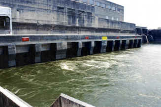 dam.jpg (167574 bytes)