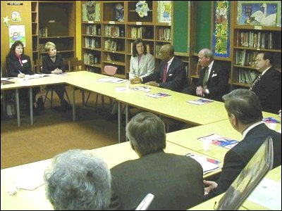 Secretary Paige, Under Secretary Hickok, Congresswoman Hart and Beaver County education leaders discuss "No Child Left Behind".