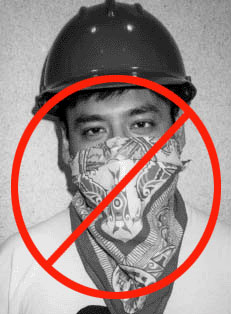 Foto de un trabajador que lleva bandana como protección respiratoria