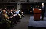 GATES BRIEFS THE PRESS - Click for high resolution Photo