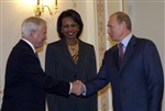 GATES MEETS PUTIN - Click for high resolution Photo