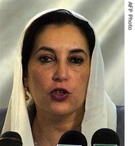 Former Pakistani premier Benazir Bhutto addresses media representatives at a press conference in Karachi, 19 Oct 2007