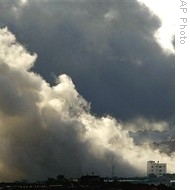 Smoke caused by explosions from Israeli military operations hangs in sky over outskirts of Gaza City, 09 Jan 2009