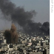 Smoke caused by explosions from Israeli forces' operations rises from buildings on outskirts of Gaza City, 06 Jan 2009