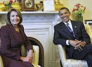 El presidente electo, Barack Obama, y la presidente de la Cámara de Representantes, Nancy Pelosi (Foto AP).
