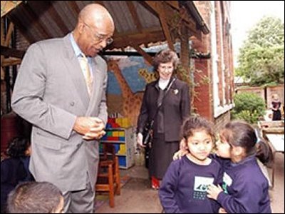 Secretary Paige and Dr. Susan Sclafani visit Argyle Primary School in London, England.