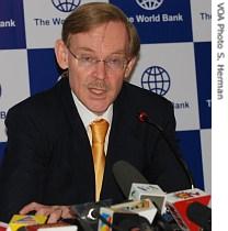 World Bank president Robert Zoellick speaking to reporters in New Delhi, 3 Nov. 2007