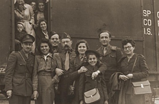 Jewish DPs prepare to depart Bremen, Germany, for the United States.