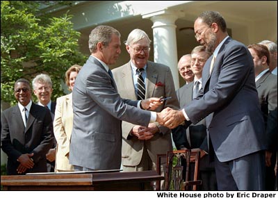 President George W. Bush shakes hands with Richard D. Parsons, co-chief operating officer for America Online, during the Social Security Commission announcement. White House photo by Eric Draper.