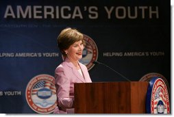 Mrs. Laura Bush delivers remarks at the Helping America's Youth Fourth Regional Conference in St. Paul, Minn., Friday, August 3, 2007.  White House photo by Chris Greenberg