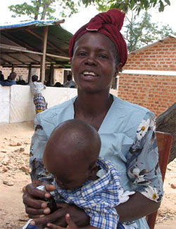 Photo of Nyasa Tunga with her son who was treated and cured of malaria.