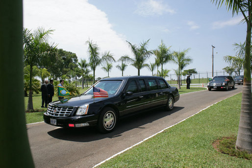 President George W. Bush's motorcade en route to Granja do Torto Saturday, Nov. 6, 2005, the home of Brazil's President Luiz Inacio Lula da Silva. White House photo by Paul Morse