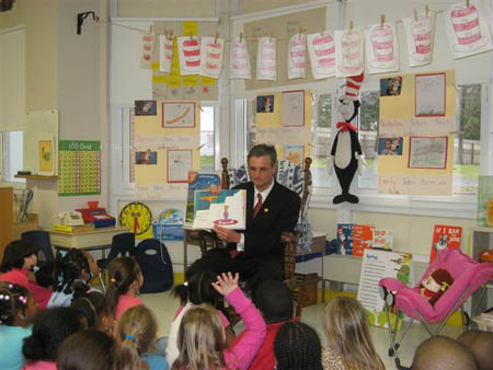 Congressman Andrews celebrates Read Across America with local children