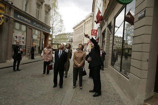 Laura Bush takes a walking tour of Riga, Latvia, Saturday, May 7, 2005. White House photo by Krisanne Johnson