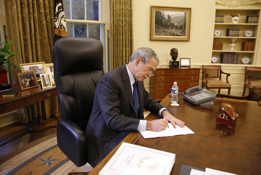 President George W. Bush fills out his ballot for the 2008 election during the early voting process from his Oval Office desk at the White House Friday, Oct. 24, 2008. Ballots cast by both the President and Mrs. Laura Bush will be mailed back to Texas today. White House photo by Eric Draper